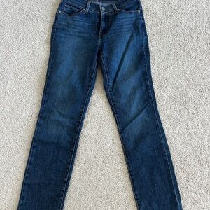 Women’s Levi, classic straight jeans, size 2